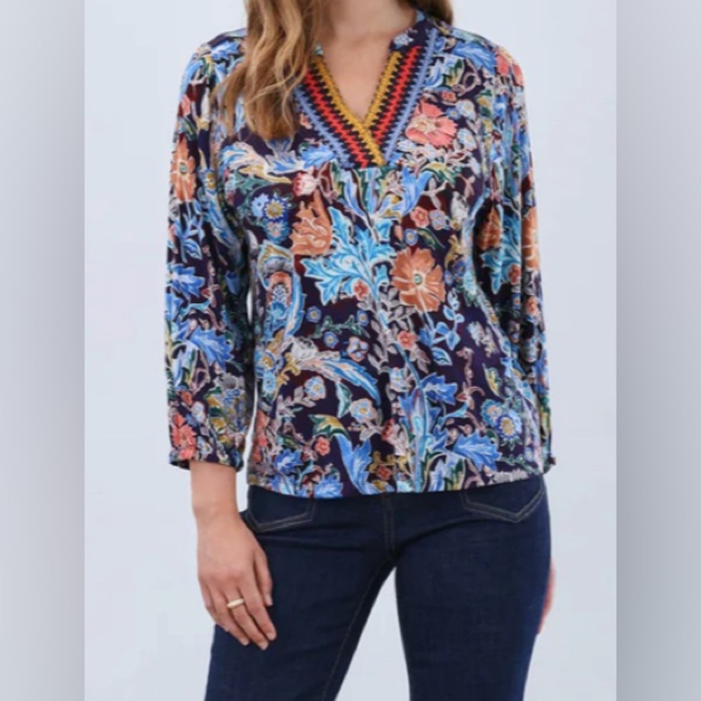FDJ 3/4 Sleeve Embellished Neck Top V-Neck Blouse - NWT - Size S (oversized)